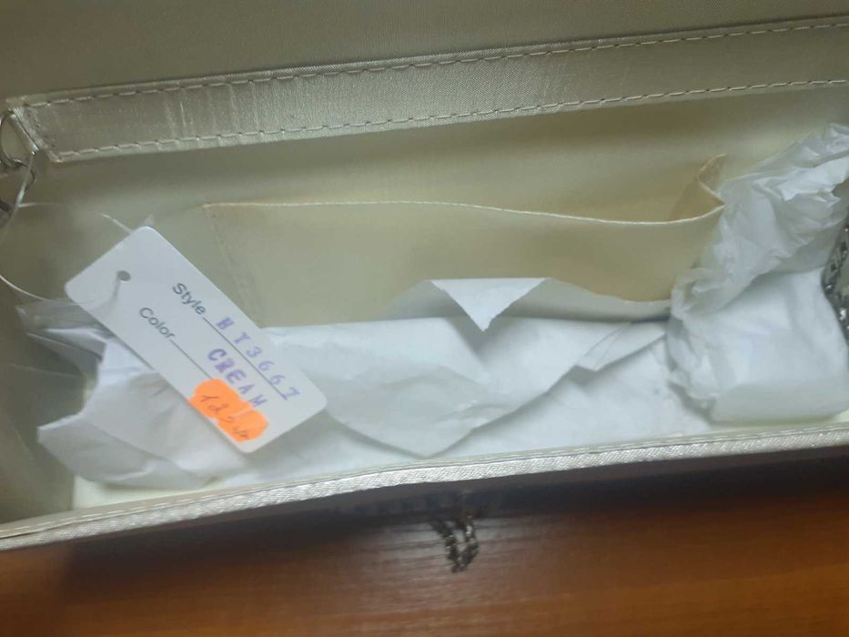 Сумочка  невесты и перчатки