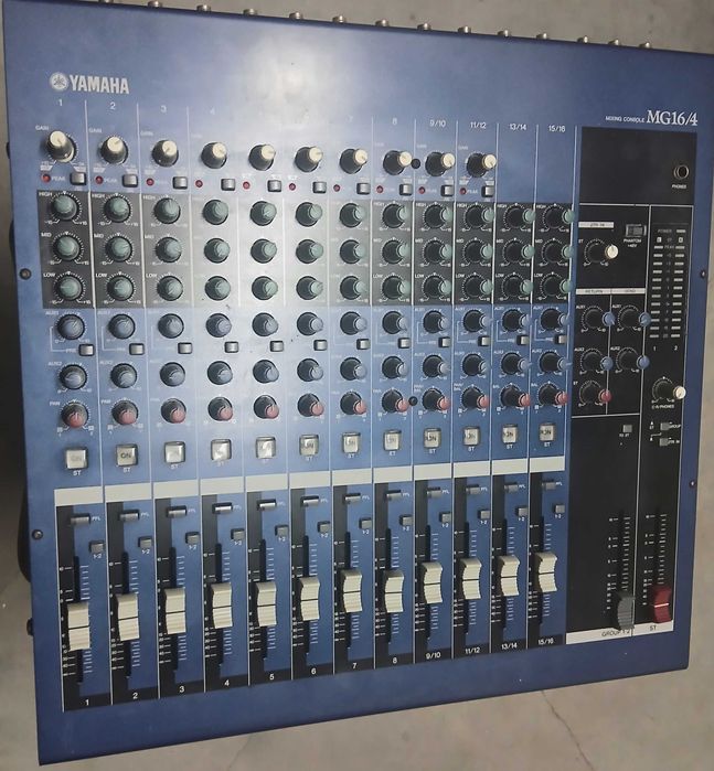 Mesa de mistura Yamaha(como nova)