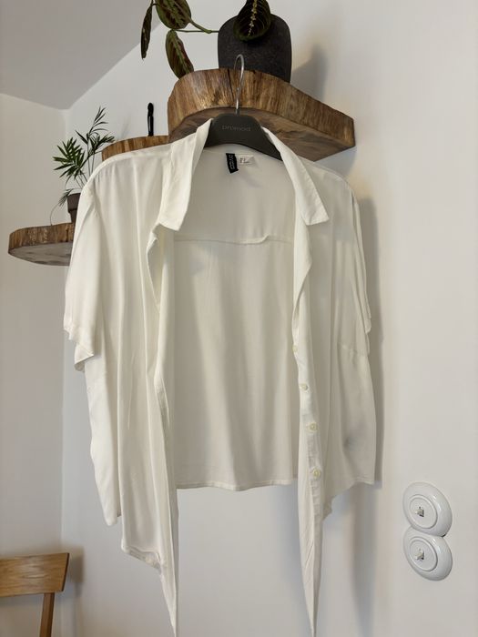 Biala koszula z wiazaniem