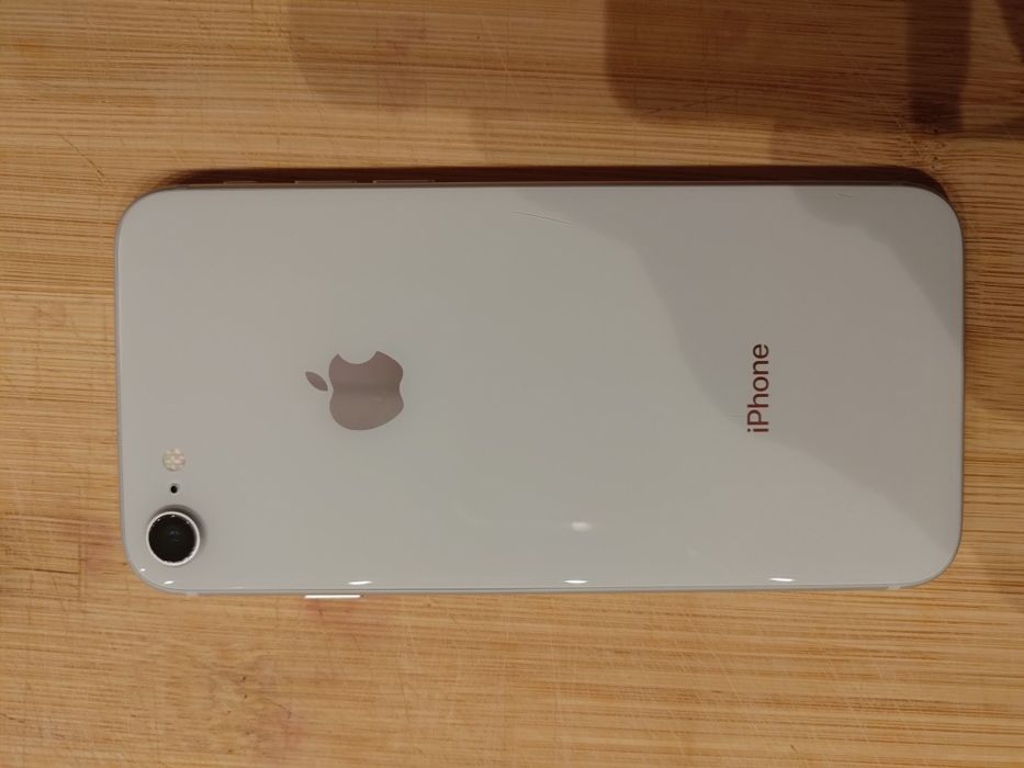 iPhone 8 64GB Branco/Prateado - Bom Estado