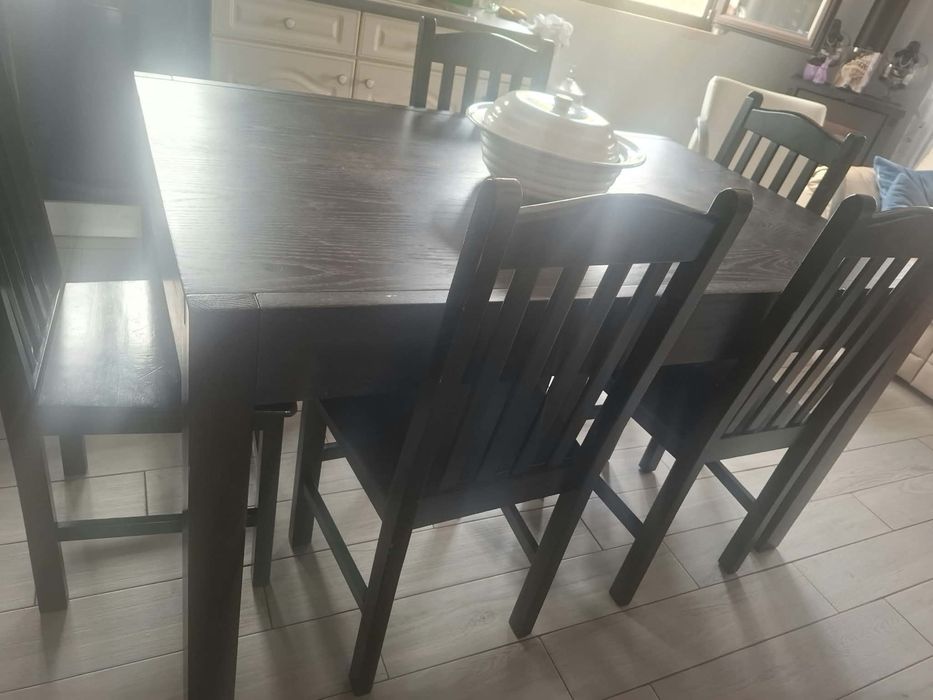 Mesa com 5 cadeiras