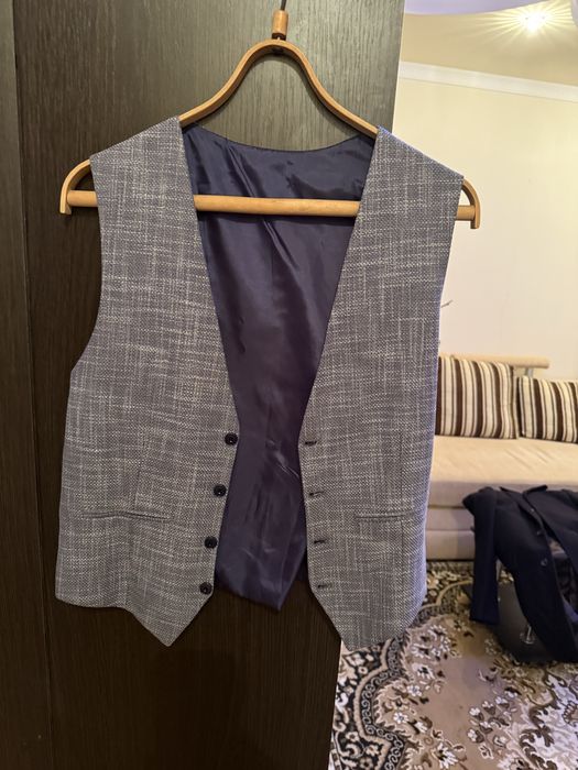 Продам  костюм  трійка чоловічий