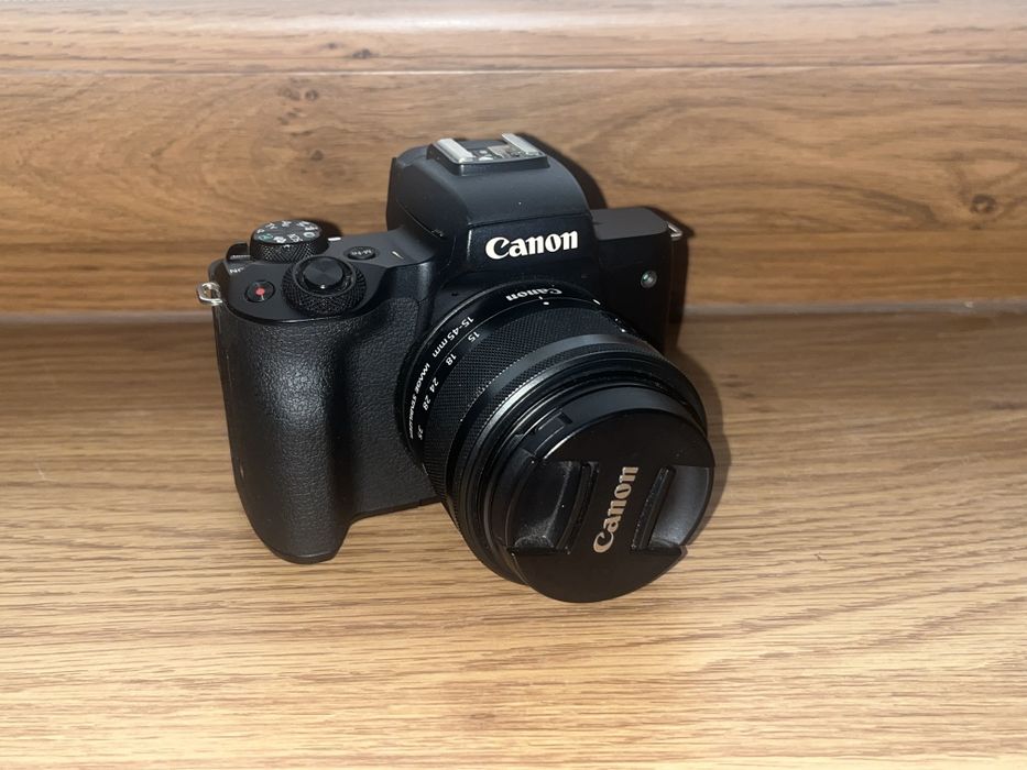 Canon EOS M50 z obiektywem