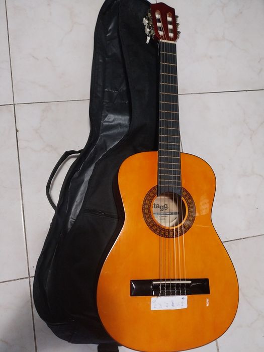 Viola classica c/ saco como nova