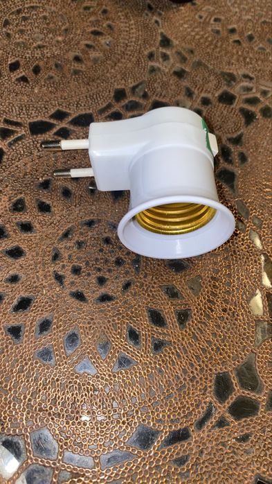 Adapter z gwintem E27 na żarówkę z włącznikiem On/Off.