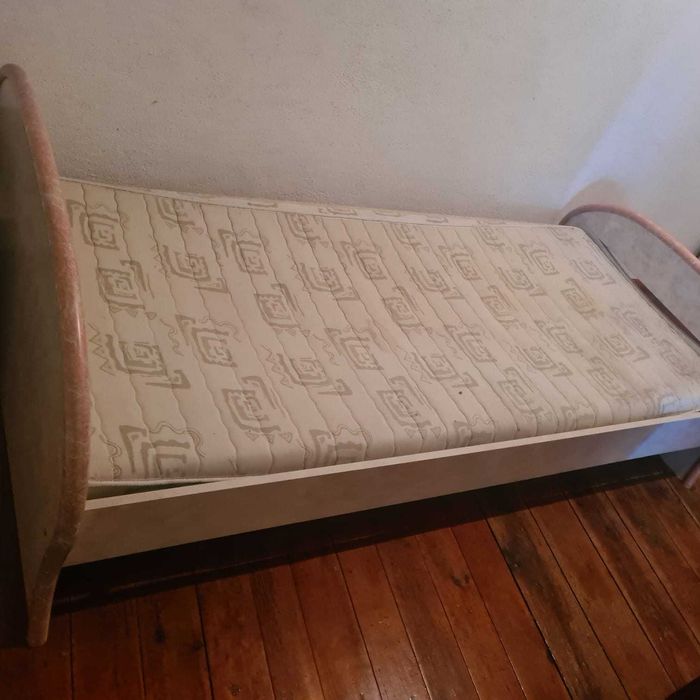 Mobília completa para menina de 2 a 8 anos.