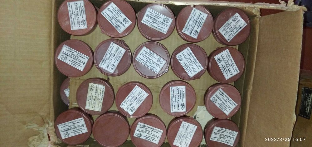 Средство для чернения резины: 66 грн. - Креми, щітки та інші аксесуари ...