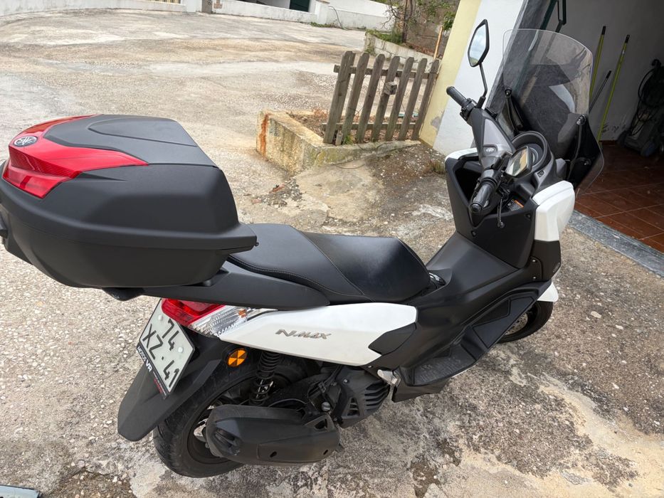Moto Yamaha N-MAX de garagem, como nova!