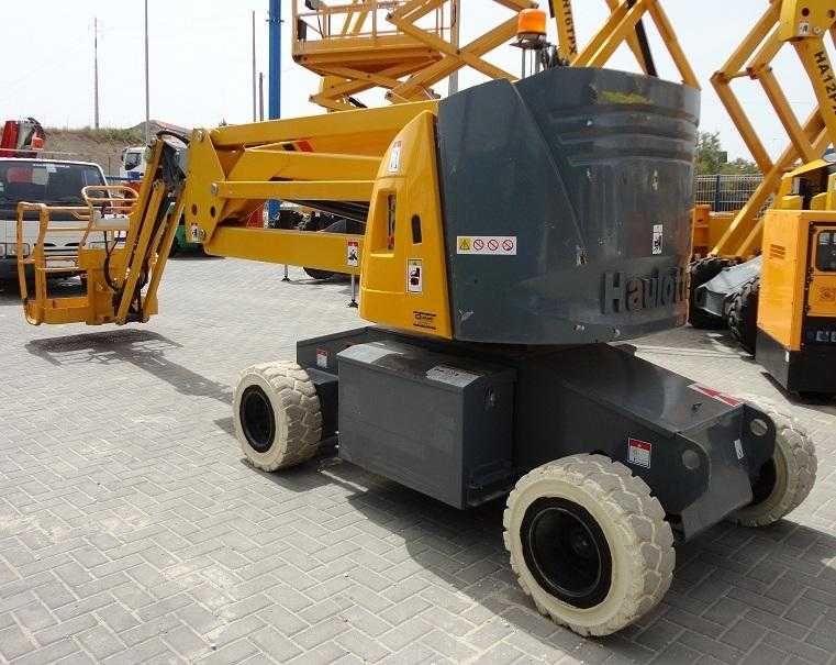 Plataforma elevatória articulada elétrica usada