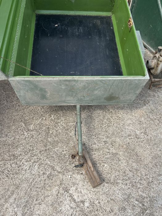 Reboque de carga + motor de rega