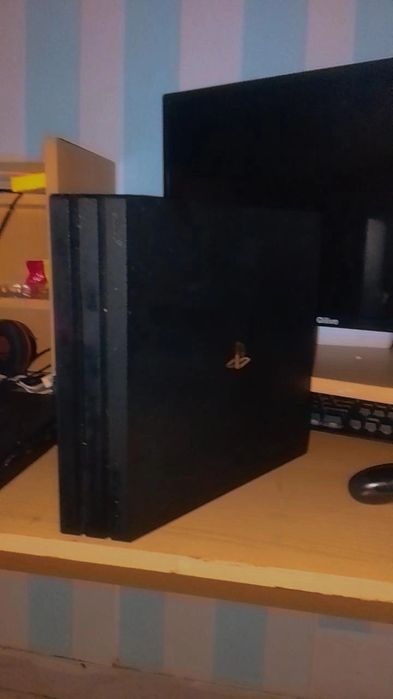 ps4 pro/ ps4 slim