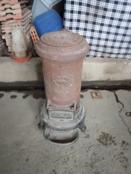 Vendo esta salamandra muita bonita bom estado