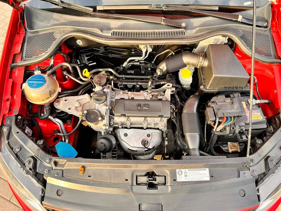 Piękne czerwone VW POLO