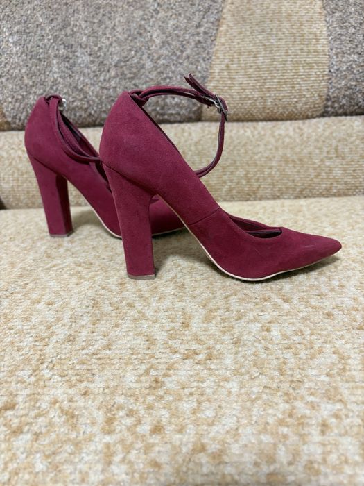 Туфлі 36 розмір на каблуку