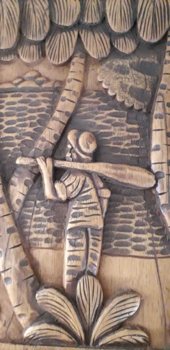 Quadro de S. Tomé, artesanal, com pescador, esculpido em madeira