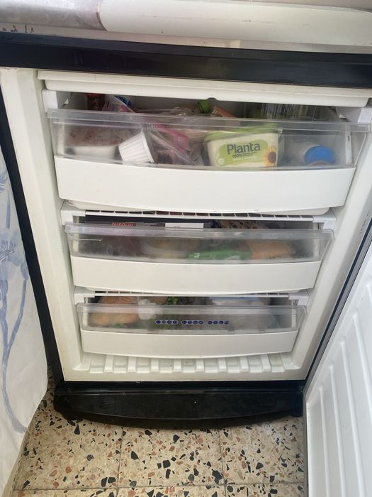 Frigorífico Cinzento – com avaria elétrica