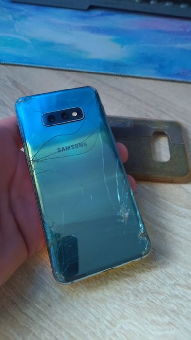Смартфон Samsung S10e