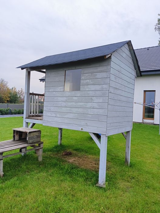 Domek drewniany, zjeżdżalnia, plac zabaw