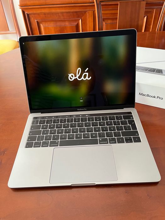 Macbook Pro 13” Touch Bar Intel Core i5 3.9GHz 8GB Ram 256GB SSD