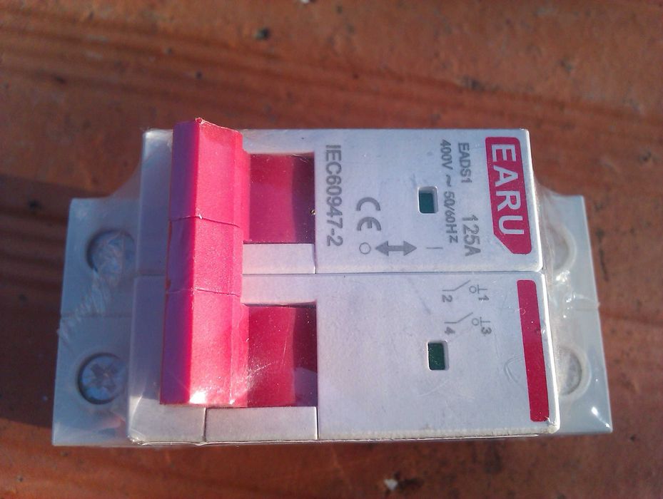 Interruptor de isolamento, uso doméstico industrial, 2 polos, 125Amps.