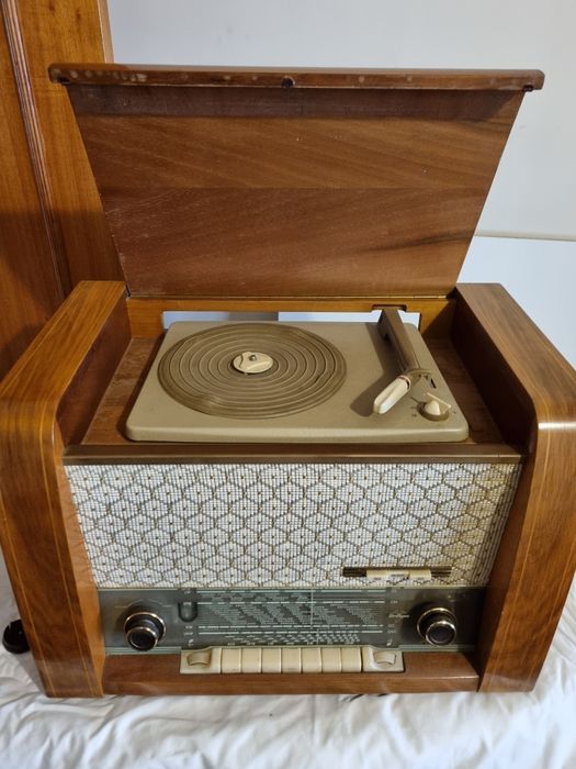 Radio antigo à funcionar