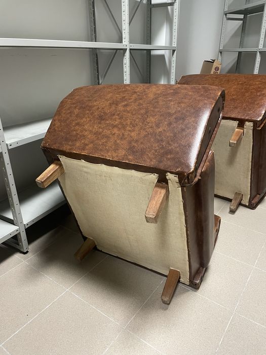 Sofás individuais em pele sintética