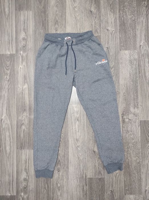 Оригінальний спортивний костюм Ellesse у стані нового! Розмір M