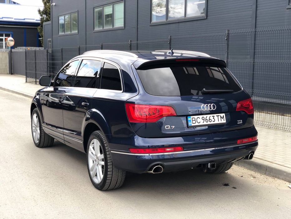 Автомобіль Audi Q7