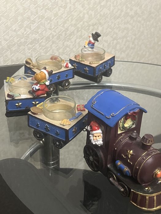 Новогодний поезд с подсвечниками