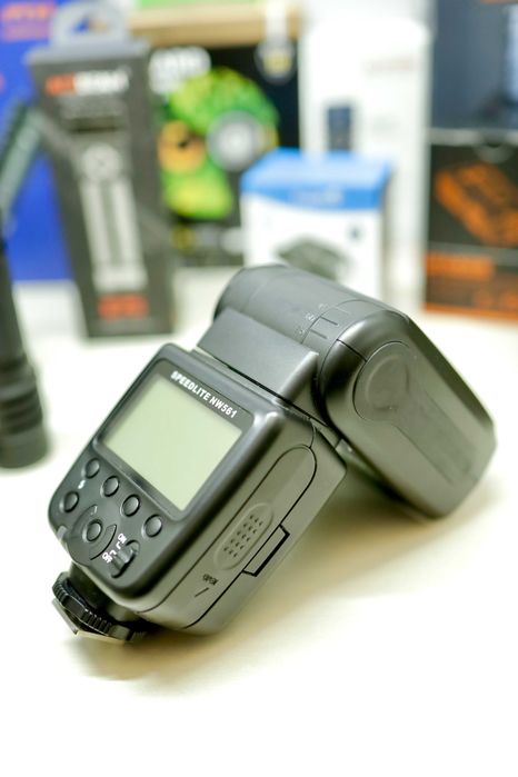 Flash de fotografia NW561 novo