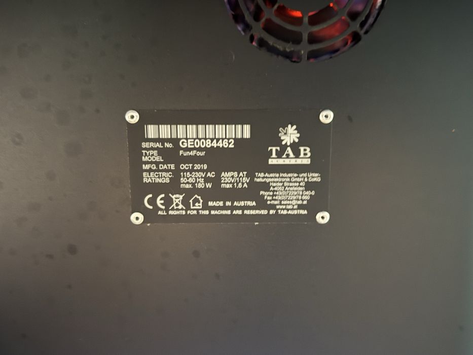 Stół multimedialny Fun4Four - automat do gier