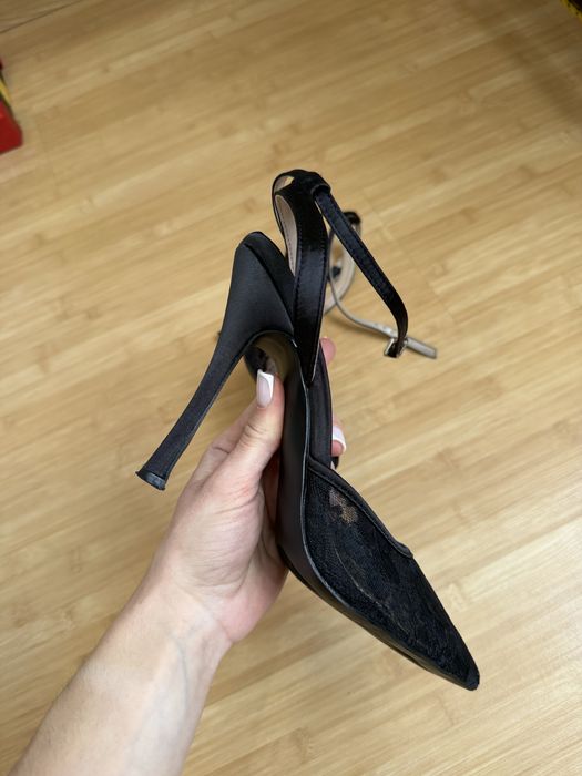 Туфлі мереживні prettylittlething