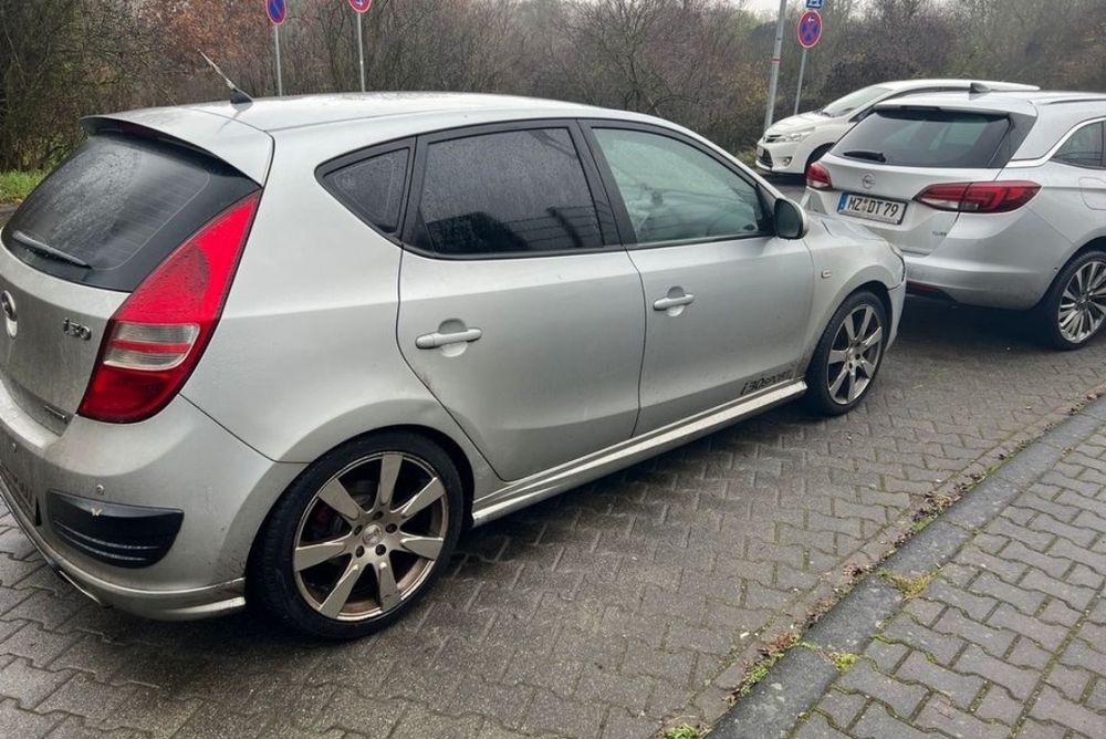części karoseri mechaniczne Hyundai i30 1.4 , 1.6 Crd  Srebrny biały