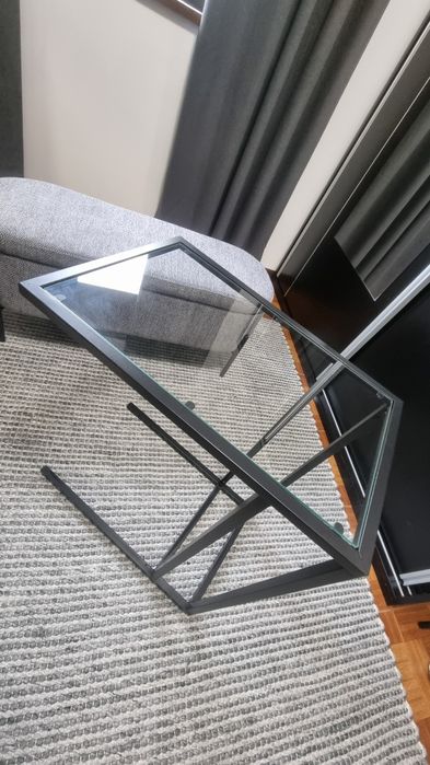 Mesa de apoio VITTSJO IKEA 
Usada.
Disponível para ma