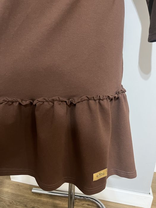 Sukienka klasyczna z falbaną, oversize