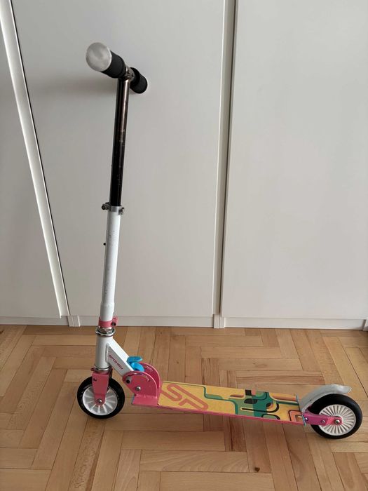 Hulajnoga dziecięca Spokey różowo biała - wysokość kierownika 60 - 80 cm