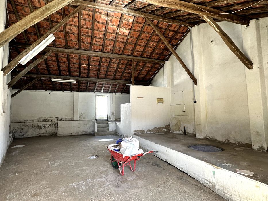 ARRENDAMENTO | Armazém / Garagem – 87 m² | Barro, Torres Vedras