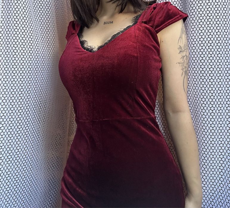 Жіноче червоне плаття