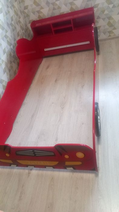 Łóżko samochud czerwone