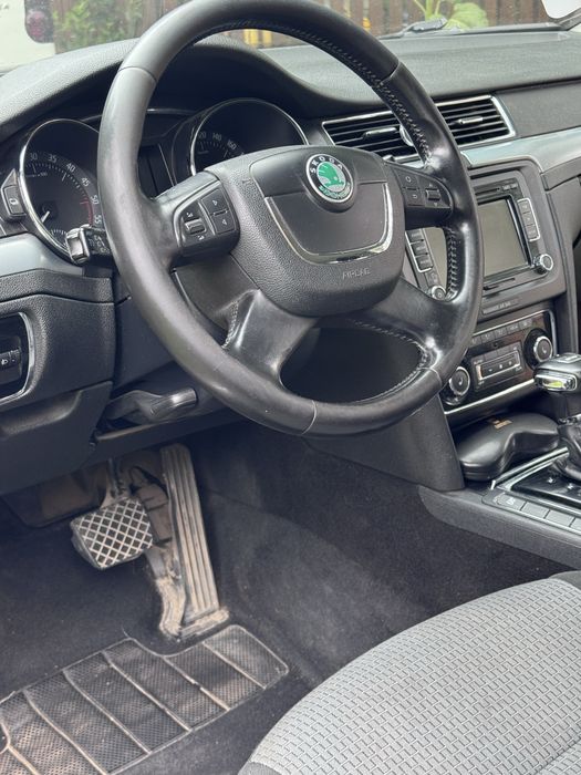 Машина skoda super b 2008