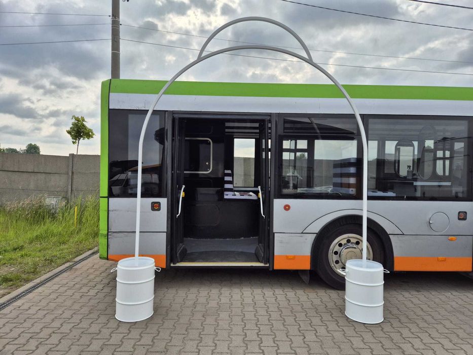 Produkcja stalowych elementów reklamowych i stref promocyjnych