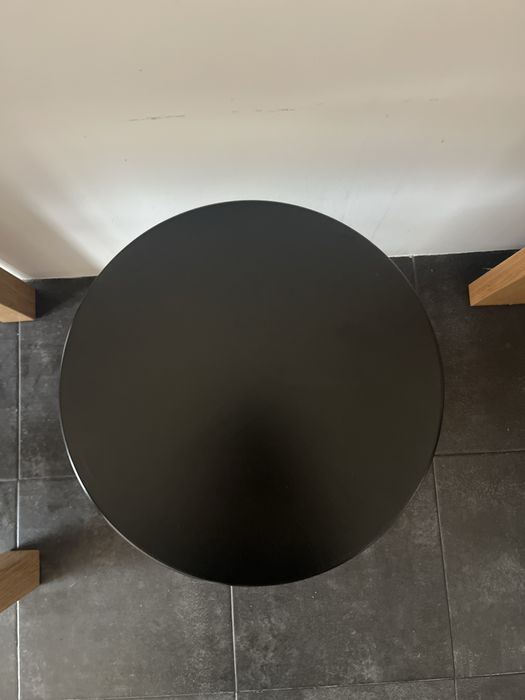 Banco preto ikea