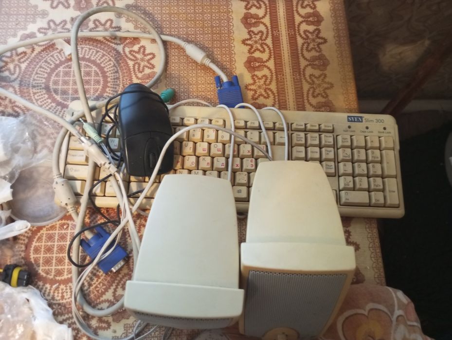 Продам   клавиатуру + мышку + колонки