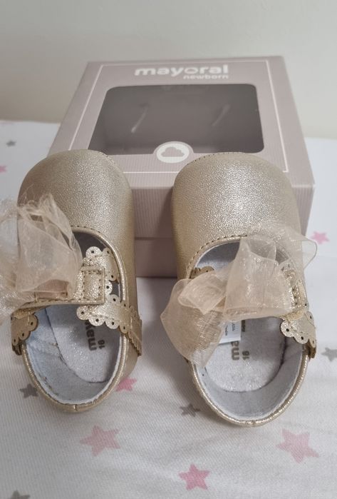 Sapatos bebe dourados