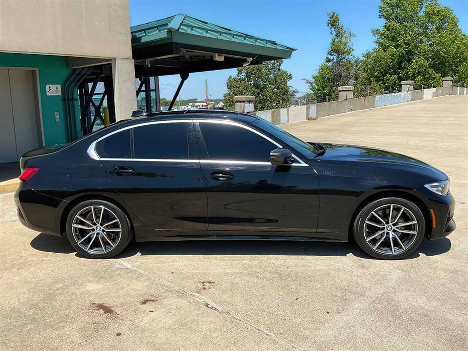 BMW 330i      2020