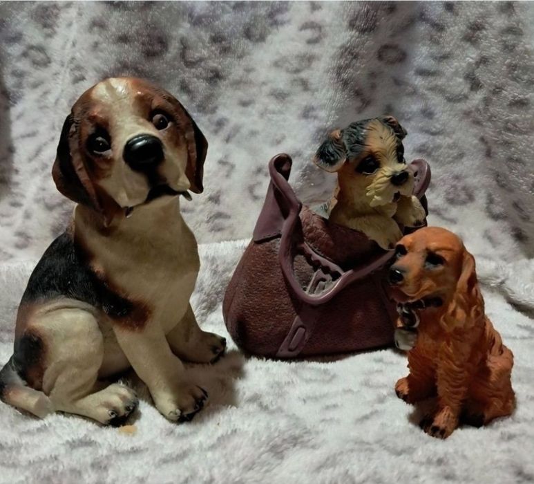 Статуэтки собачек и другие.