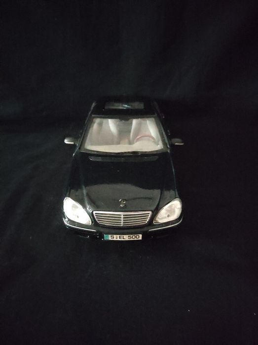 Miniatura escala 1:18 Mercedes Classe S