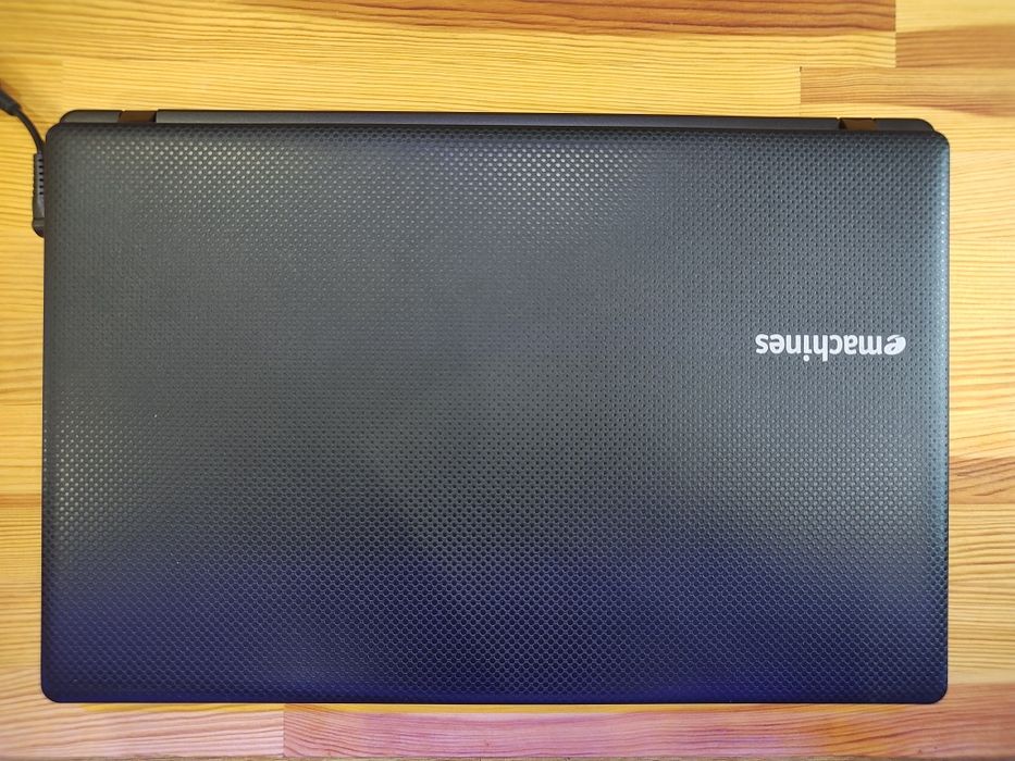 Продам ноутбук Acer Emachines E732Z