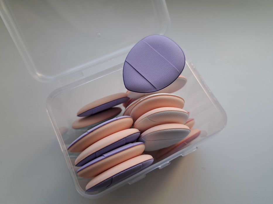 Mini gąbeczki na palec do makijażu