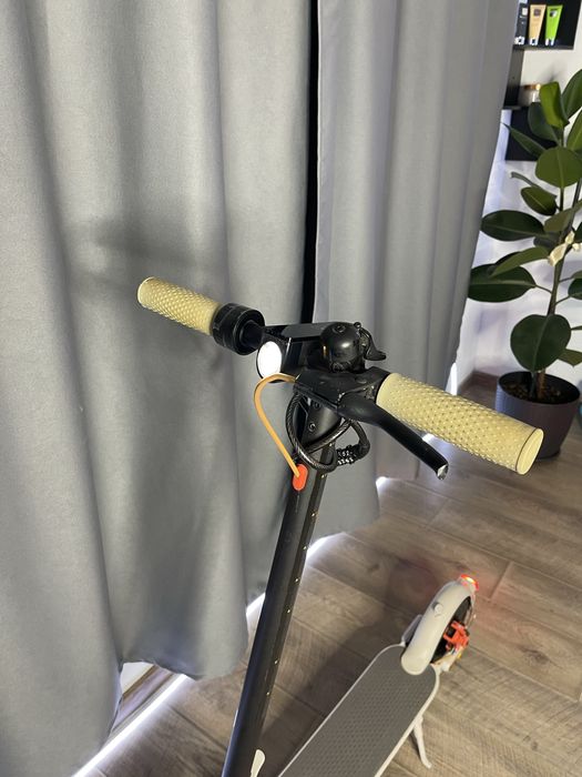 Електросамокат Xiaomi Mi Electric Scooter 3